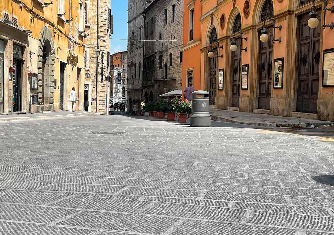 Il ruolo delle Pavimentazioni esterne in cemento nell'Arredo Urbano. Analisi, caratteristiche e Case history