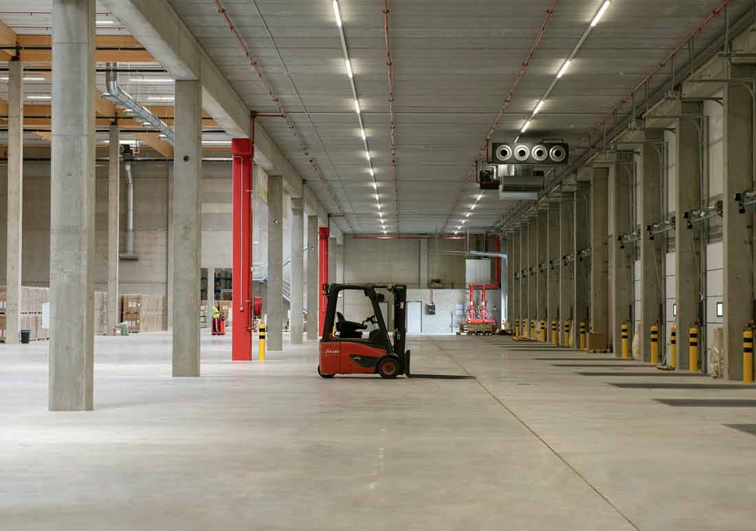 La progettazione con il Calcestruzzo Fibrorinforzato SFRC: innovazioni e applicazioni in platee e pavimentazioni industriali