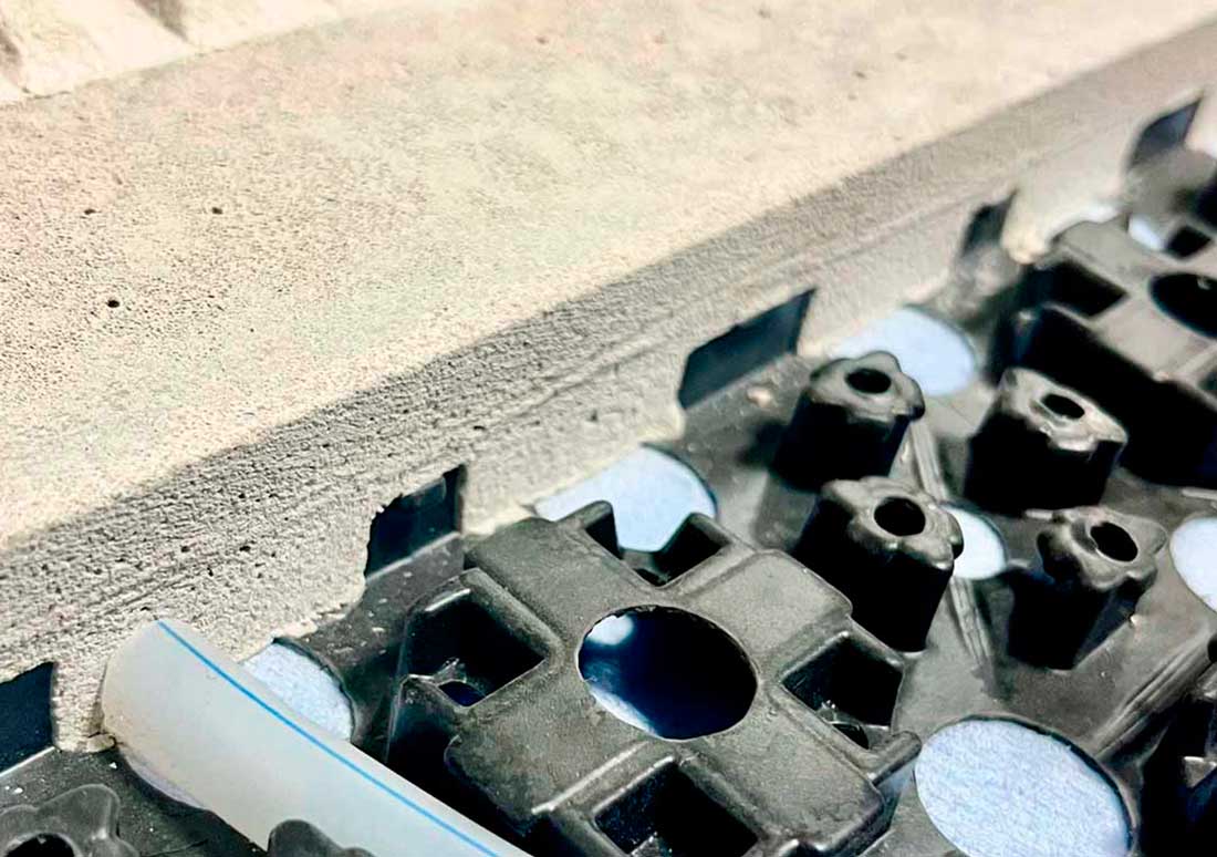 Pavimenti radianti a basso spessore e bassa inerzia: tipologie, normativa e best practice ad alta efficienza energetica ed elevato comfort interno