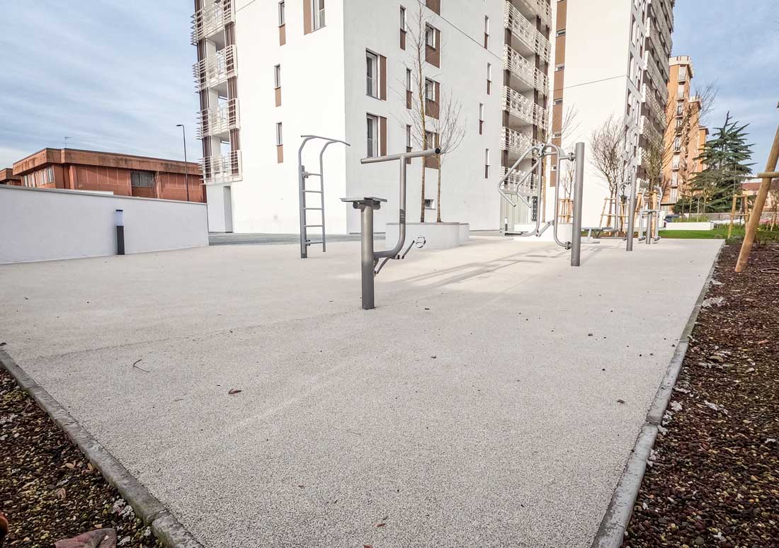 Pavimentazioni in resina per ambienti scolastici: sistemi innovativi per palestre, aule, aree gioco e spazi comuni