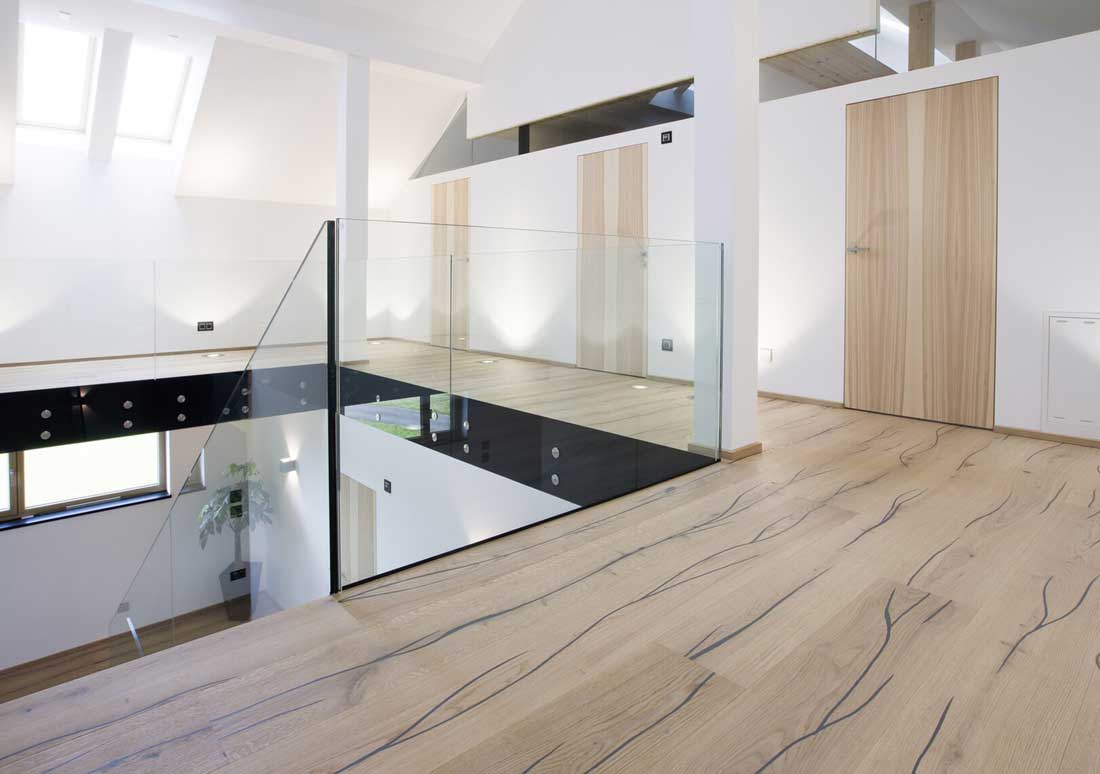 Il Parquet in Legno Naturale. Tra Cromia, Sostenibilità e Benessere acustico e olfattivo