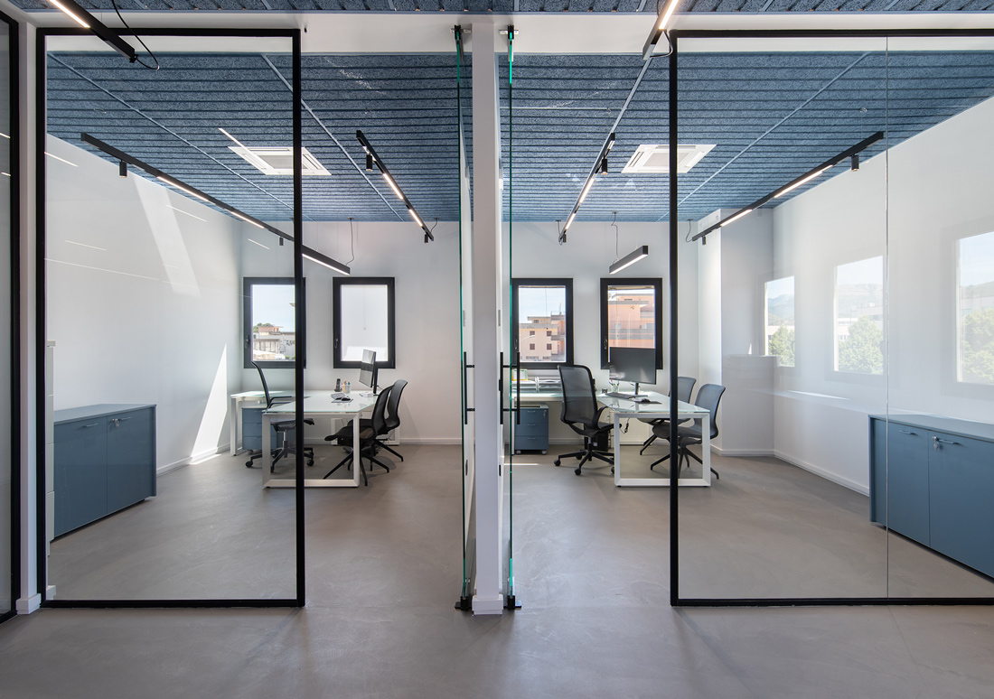 Progettare il comfort acustico tra soluzioni tecniche su misura e normativa: criteri per uffici, coworking e ambienti collettivi