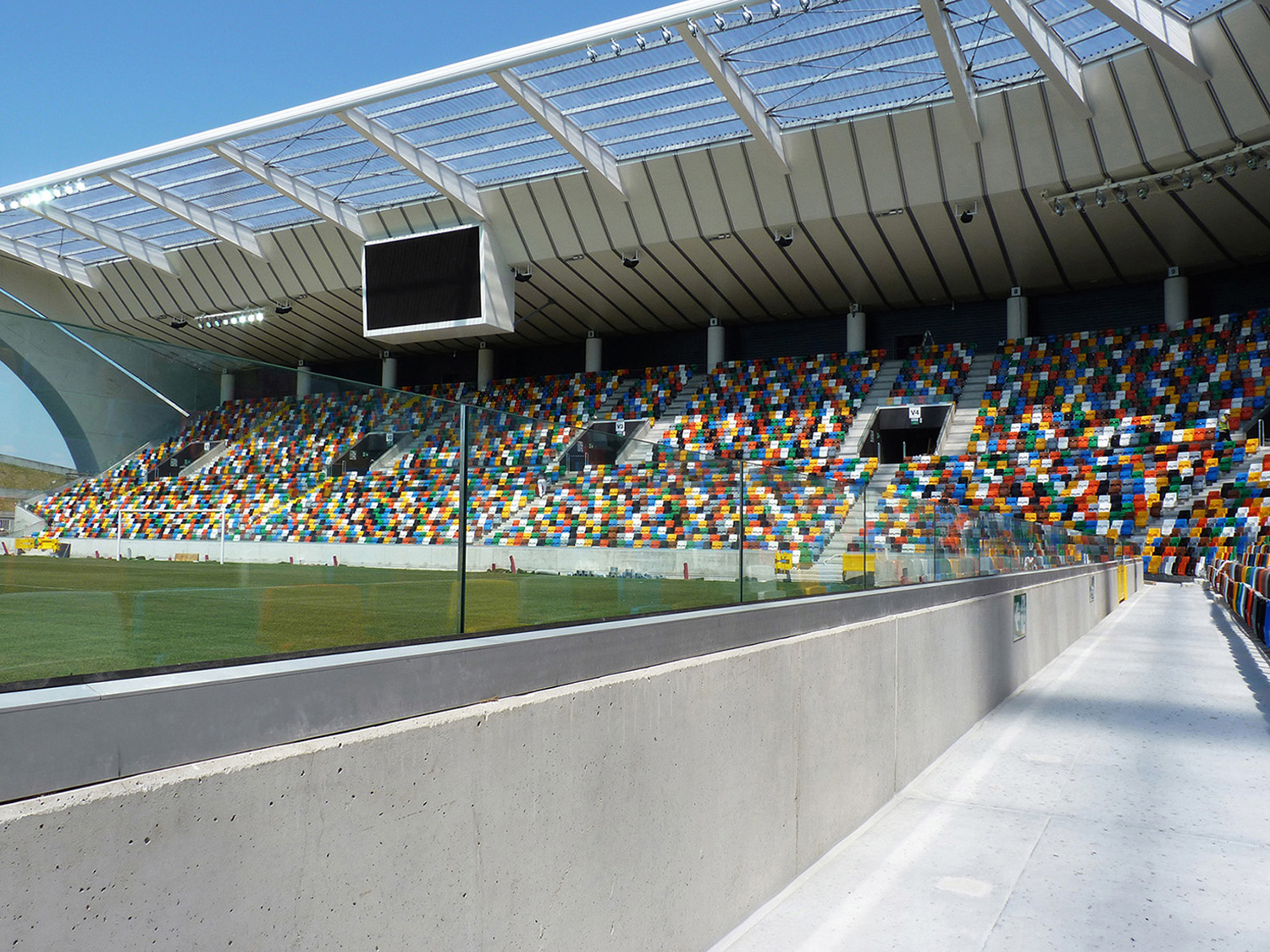 Faraone balustrades and glass protection systems for sports facilities