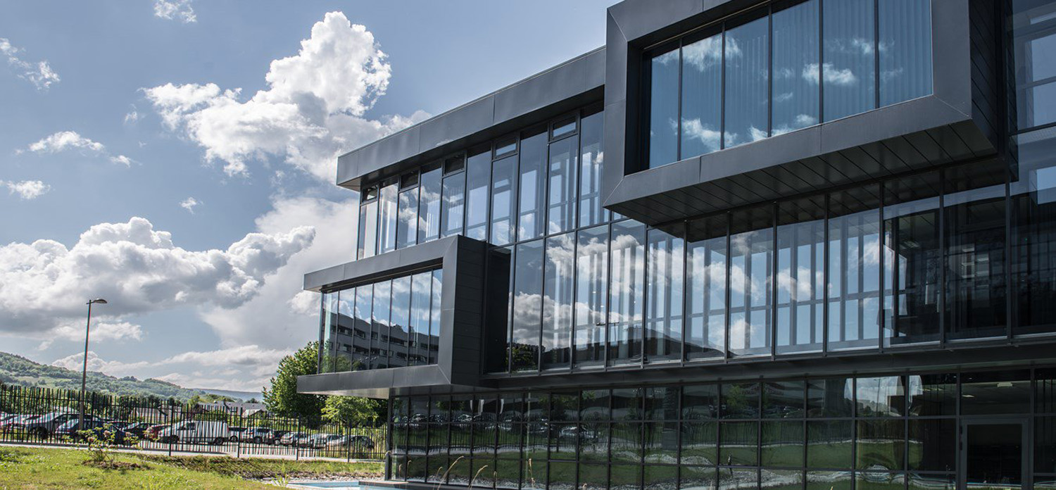 Continuous glass windows with Wicona aluminum facade systems