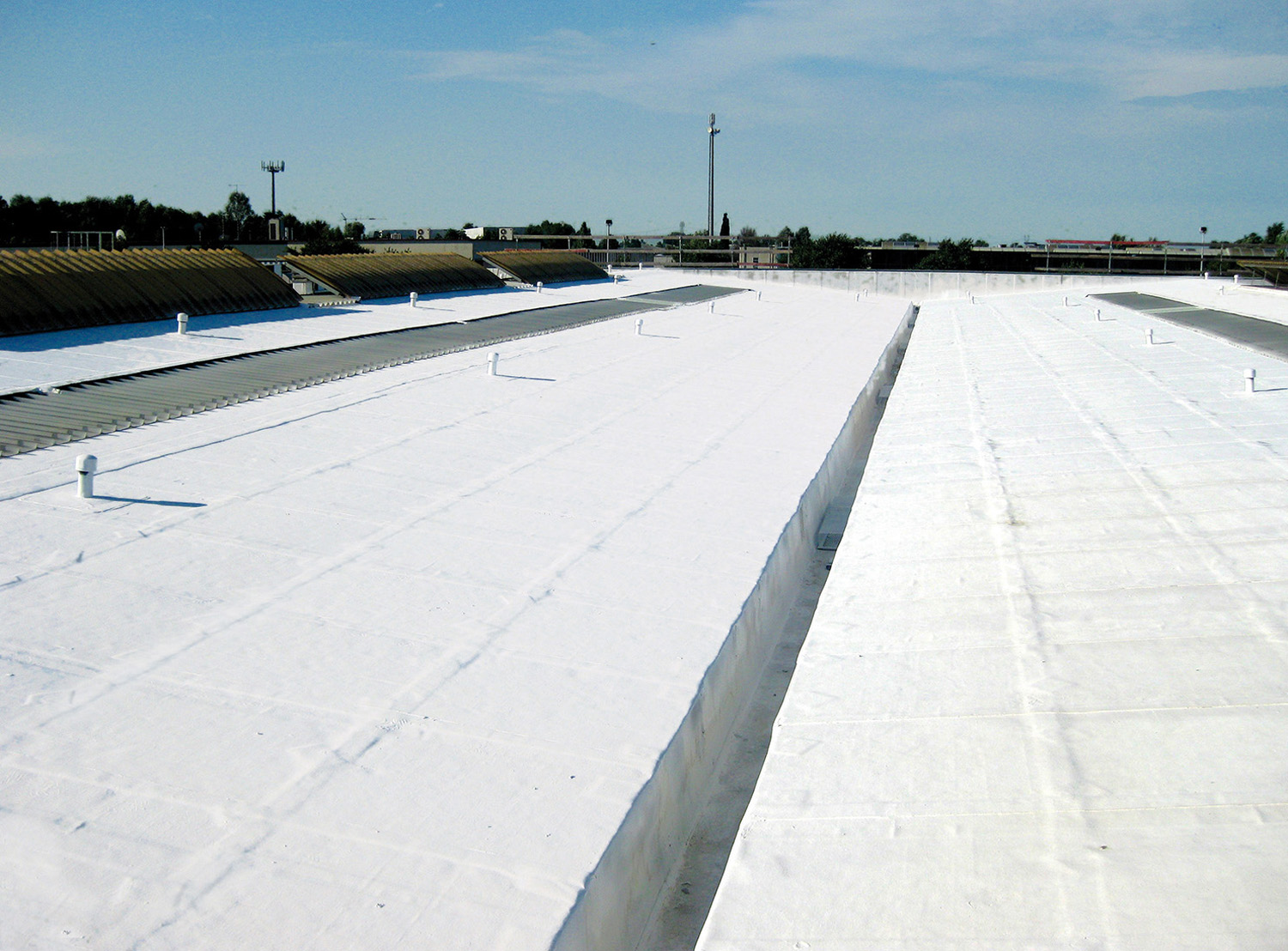 High energy performance building envelope (From heat reflecting systems ...
