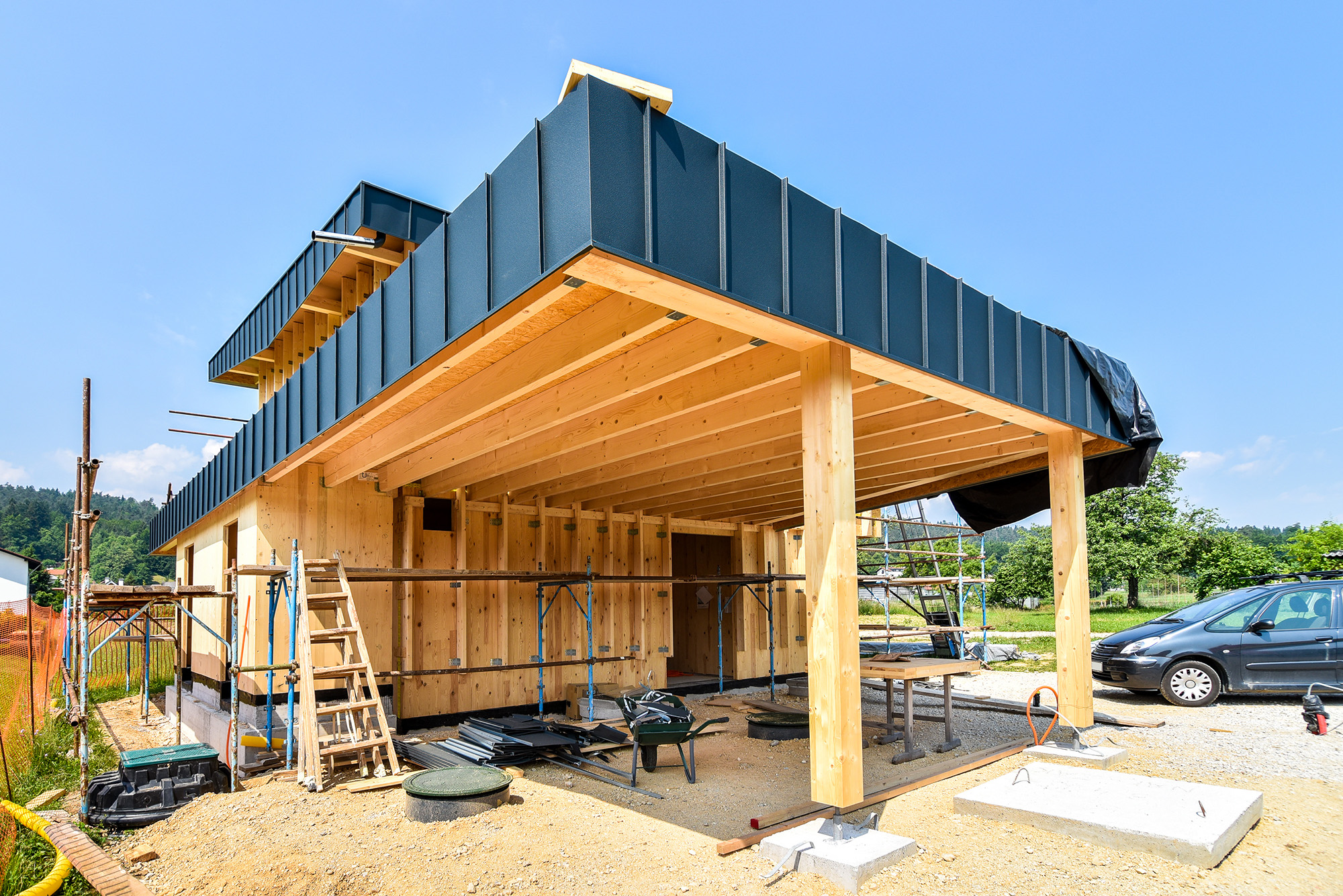 edificio in legno con struttura in x-lam
