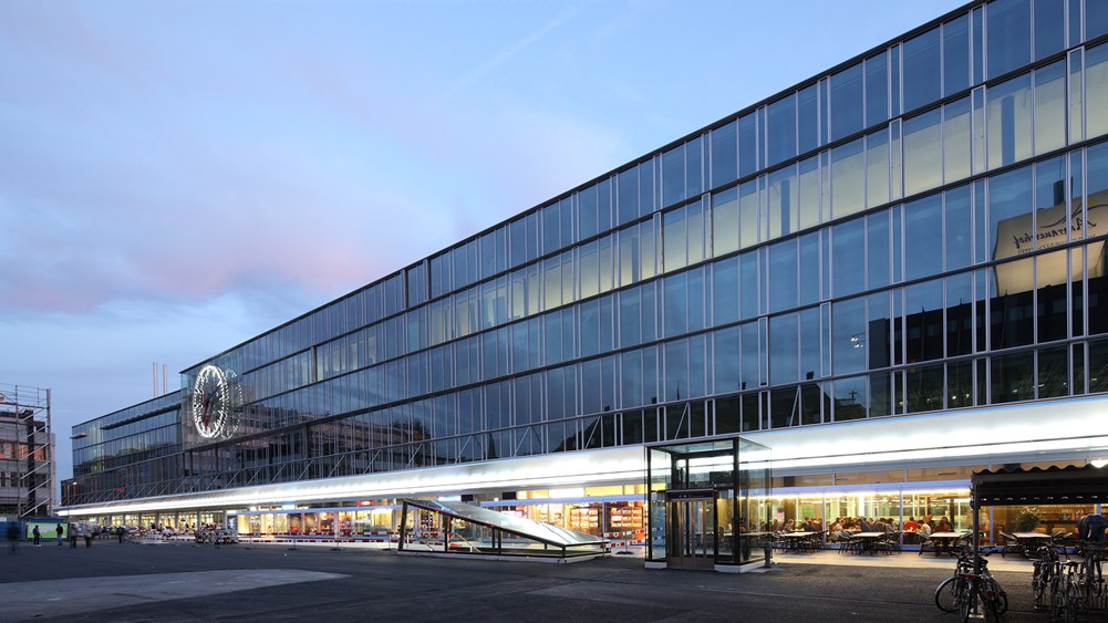 Edificio con finestre Wicona