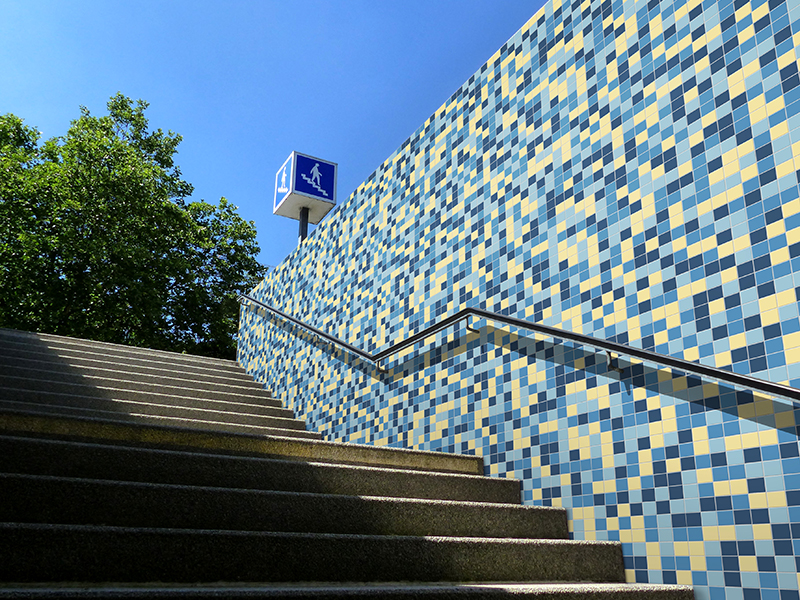 Parete piastrellata metropolitana