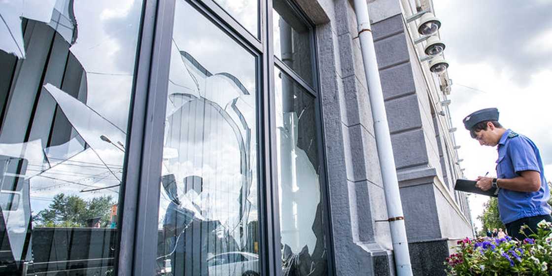 La sicurezza delle vetrate negli ambienti di lavoro: pellicole di sicurezza e pellicole antieffrazione certificate