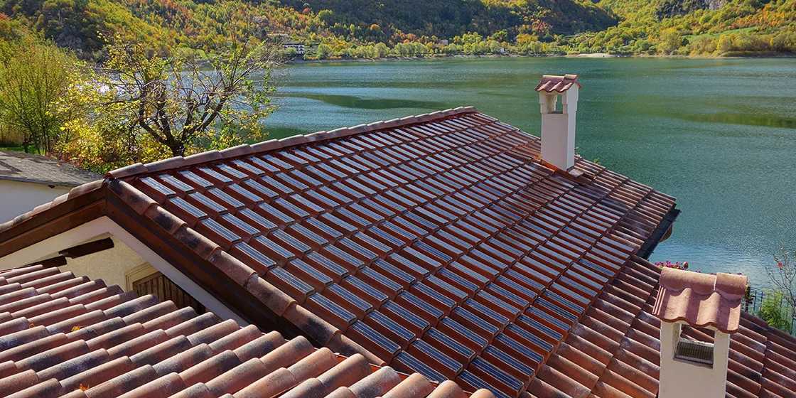 La progettazione del tetto a falda: sistemi di ancoraggio e ventilazione