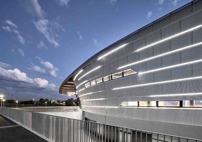 Il progetto delle facciate creative nell'architettura. Sistemi in lamiera stirata: tra design, funzionalità e prestazioni