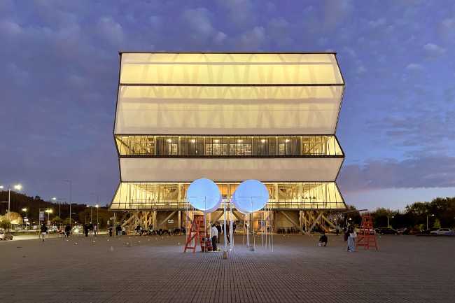 Pavillon Ombres en Gravité : la légèreté d'une installation poétique