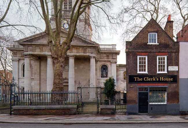 Restauration de l'ancienne The Clerk's House pour la galerie d'art Emalin