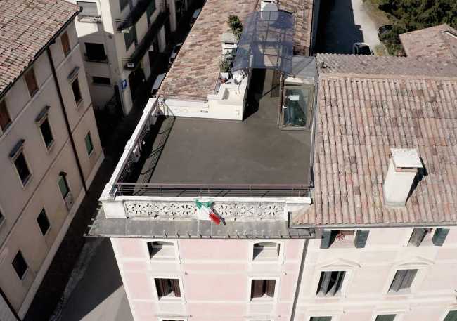 Impermeabilizzazione liquida nel progetto di balconi e terrazze. Normativa, stratigrafie e dettagli funzionali