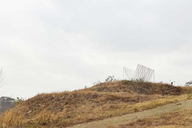 Pavillon Horizonte. Un oiseau léger contemple la ville d'en haut
