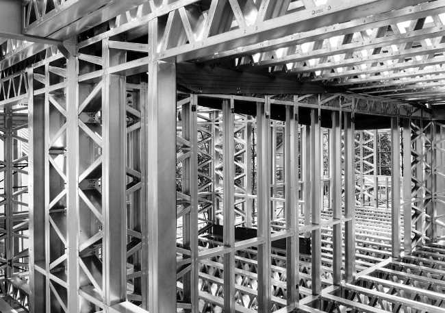 Costruire con profili in acciaio CFS. Dai sistemi intelaiati ai pannelli strutturali. Focus su prestazioni integrate e sostenibilità