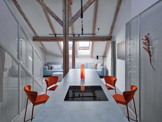 Appartement Place Arbes. Grenier de luxe à louer