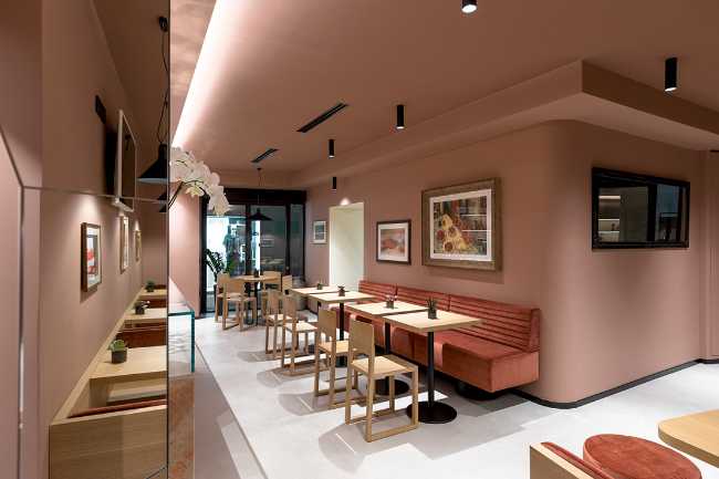 Couleur et art pour la nouvelle gelateria La Fragola à Sondrio