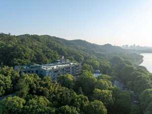 Silk Lakehouse à Hangzhou. Rénovation architecturale sur site UNESCO