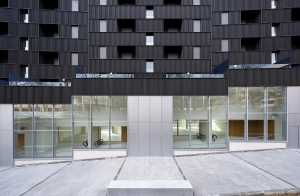 Terrasses sociales sur la rive de Cizur