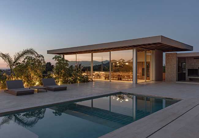 Un pavillon transparent entre nature et architecture