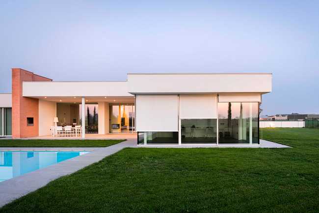 Lumière et matière. L'équilibre parfait de la Villa Tenca