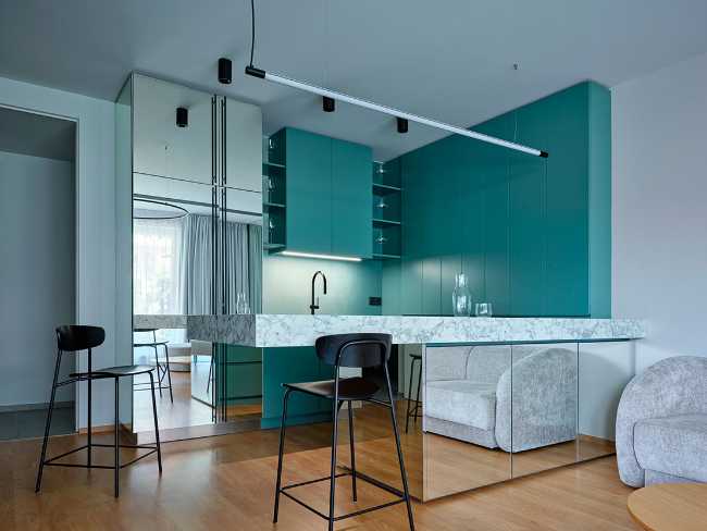 Élégance pétrolière : la métamorphose de l'appartement de Pitkovice