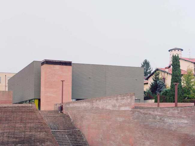 Salle de sport de Merate. Un nouveau repère architectural pour la ville.