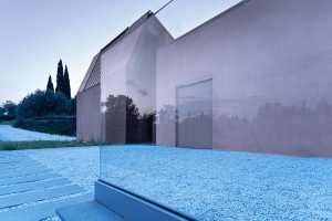 Casa Sotto la Nuvola parmi les collines toscanes: volumes, lumière et paysage