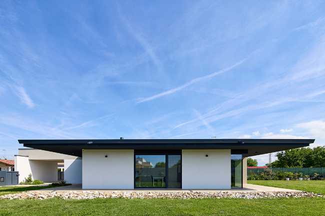 Maison GG. Refuge de lumière et de mesure