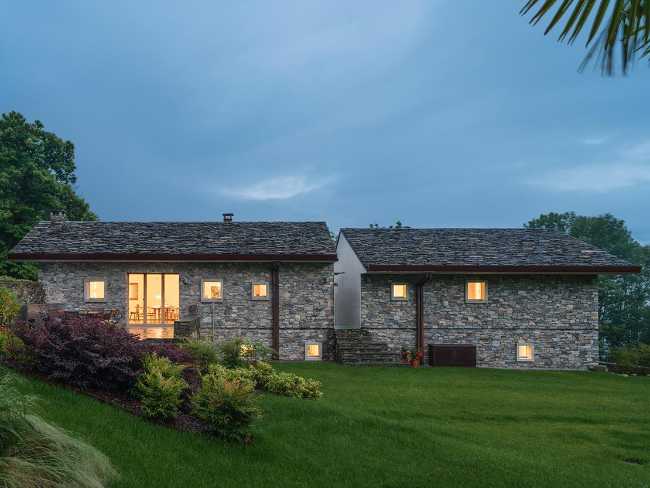 Les Étables, quand la ruine devient refuge contemporain