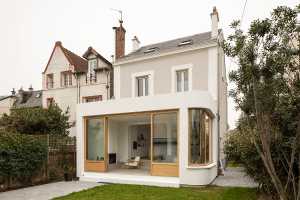 Une maison parisienne qui s'ouvre sur le jardin