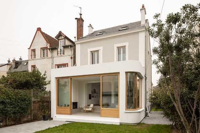 Une maison parisienne qui s'ouvre sur le jardin