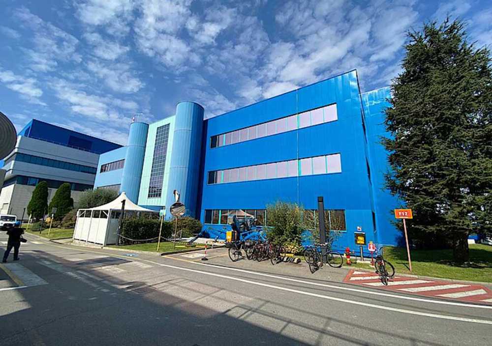 Riqualificazione Innovativa delle Facciate Metalliche in Alluminio: Tecnologie Non Invasive per Protezione, Restyling e Design Esterno