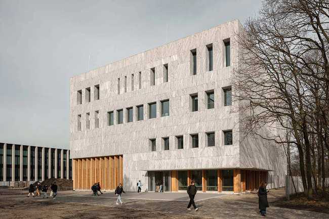 Marga Klompé Building: bois, pierre, écologie et design