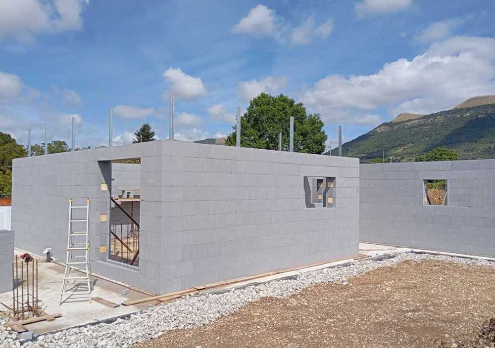 Edifici sismo resistenti ad alte prestazioni energetiche. La velocità dei sistemi a cassero isolante