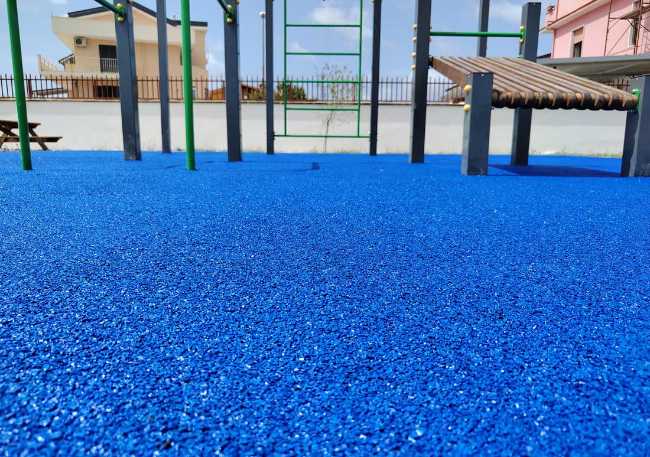 Pavimenti industriali in resina: sistemi HACCP e requisiti di igiene, durabilità e sicurezza. Focus su applicazioni in ambito sportivo, scolastico e spazi condivisi