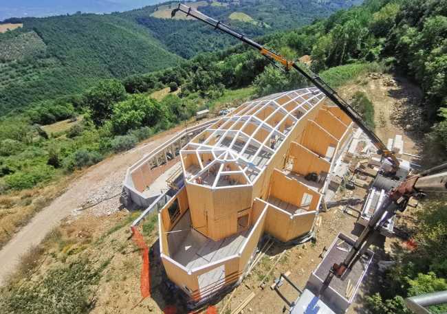 Progettare e costruire un boutique hotel in XLAM. Architettura e Natura tra sostenibilità, integrazione ambientale e qualità costruttiva
