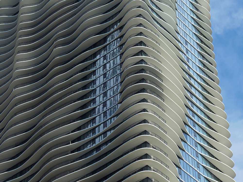 Chicago skyscraper with sinuous shapes