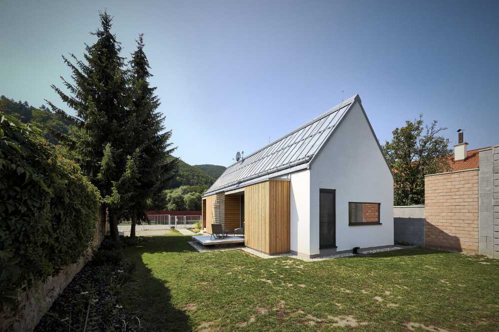 casa de madera con formas tradicionales