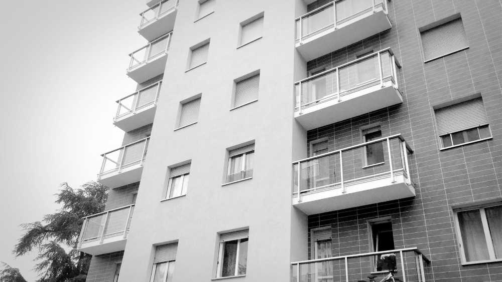 Condominio anni '60 riqualificato